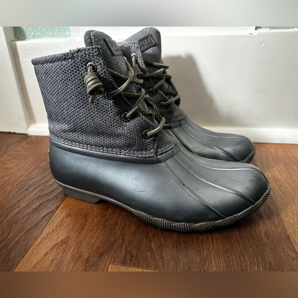 Sperry Saltwater Duck Boots, Women’s Size 7, Silver
